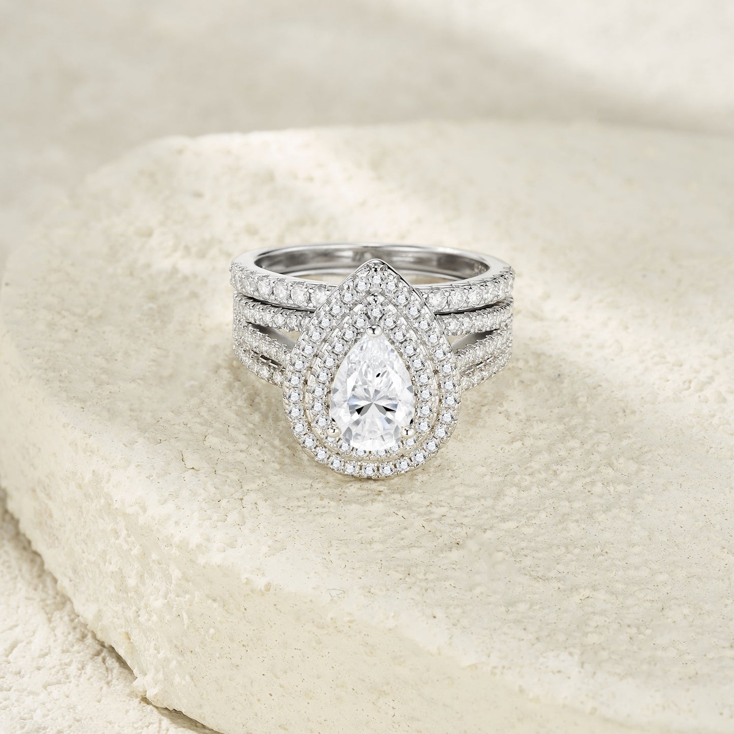 Engraved With Top-quality Moissanite, Exquisite S925 Silver Ring With Electroplated Platinum.