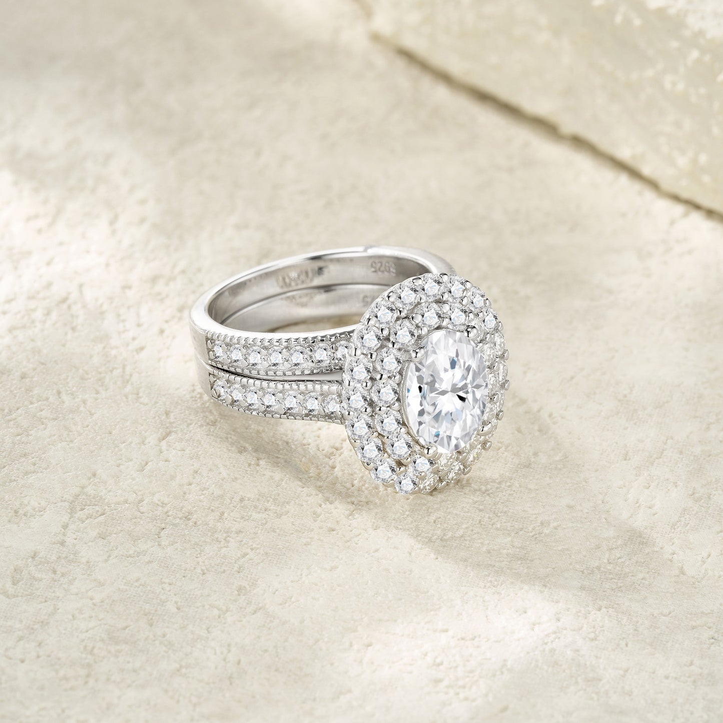 Engraved With Top-quality Moissanite, Exquisite S925 Silver Ring with Electroplated Platinum.