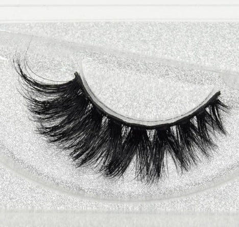 Long-lasting faux lashes in a stylish packaging for dramatic eye enhancement