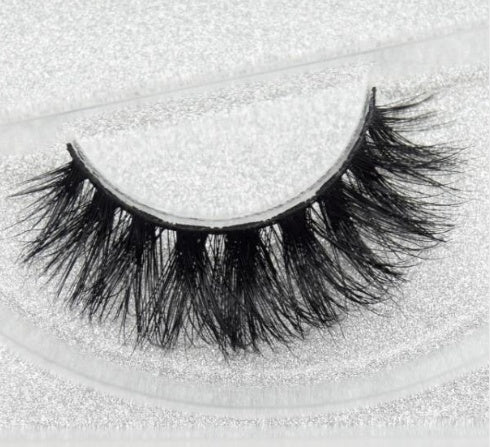 Youbuyforme long-lasting faux lashes with a dramatic design for glamorous eye looks