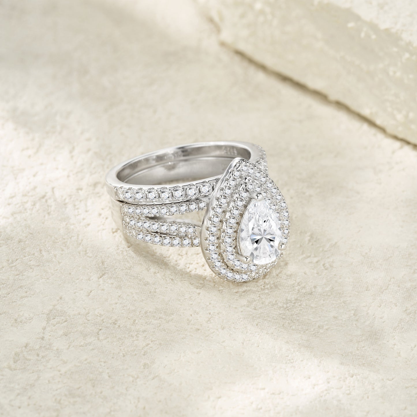 Engraved With Top-quality Moissanite, Exquisite S925 Silver Ring With Electroplated Platinum.
