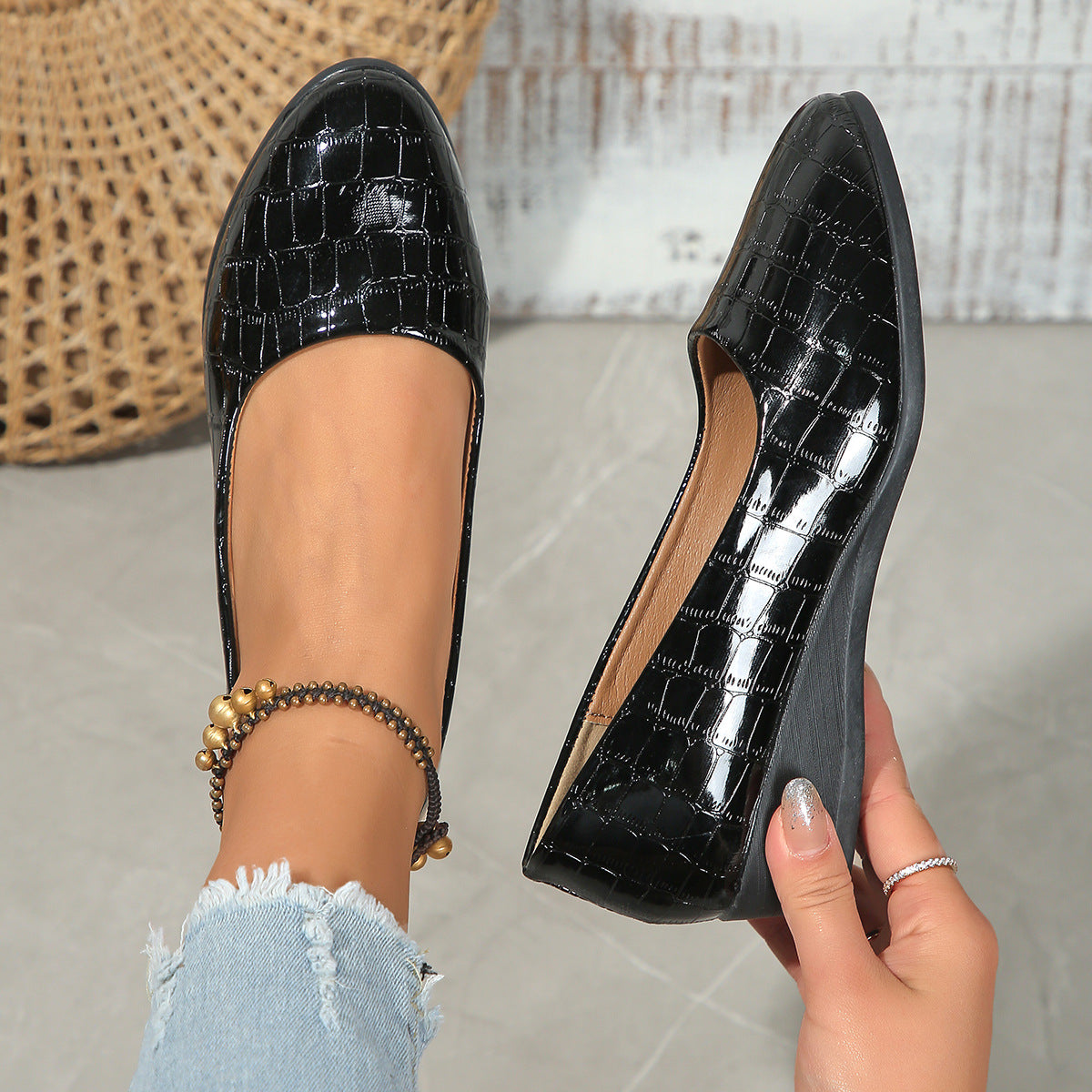 Women's Cross-straped Flat Casual Wedge