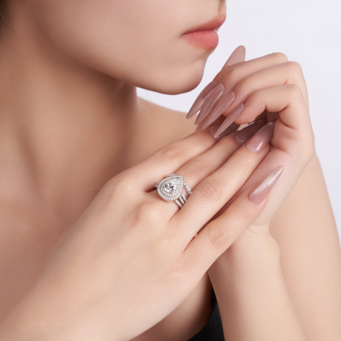Engraved With Top-quality Moissanite, Exquisite S925 Silver Ring With Electroplated Platinum.